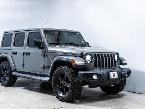 Used 2019 Jeep Wrangler Unlimited Sahara AWD/4WD image 9