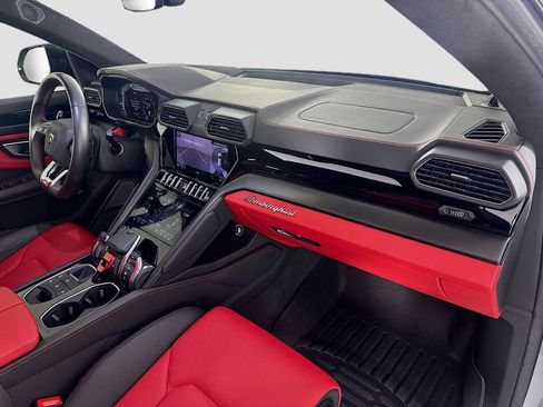 Used 2022 Lamborghini Urus AWD/4WD image 31