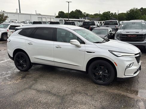 Used 2024 Buick Enclave Essence w/ Sport Touring Edition AWD/4WD image 8