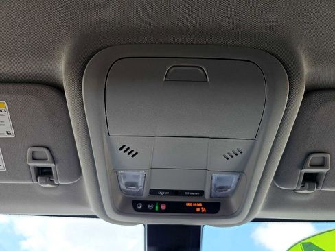Used 2024 GMC Terrain SLE image 36
