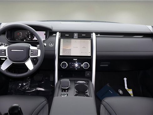 New 2025 Land Rover Discovery S image 14