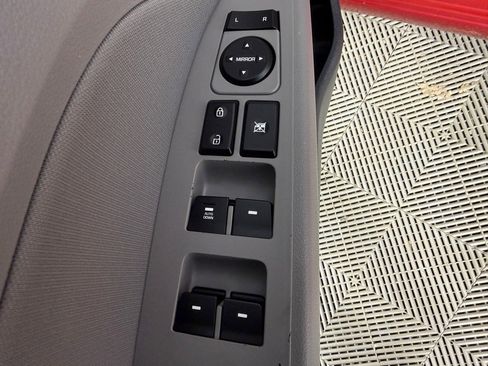 Used 2020 Hyundai Elantra SEL image 30