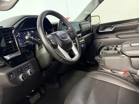 Used 2025 GMC Sierra 1500 SLT AWD/4WD image 13