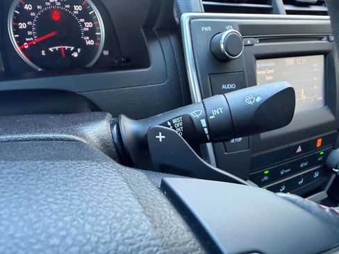 Used 2017 Toyota Camry SE image 16