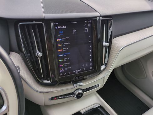 Used 2023 Volvo XC60 B5 Plus w/ Protection Package Premier image 29