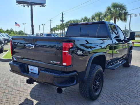 Used 2025 Chevrolet Silverado 2500 ZR2 w/ Technology Package AWD/4WD image 5