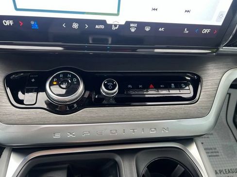 Used 2025 Ford Expedition Max Platinum w/ Driver's Package AWD/4WD image 27