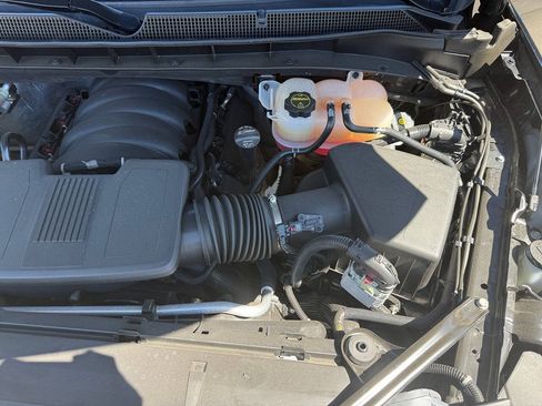 Used 2025 Chevrolet Suburban Z71 AWD/4WD image 13