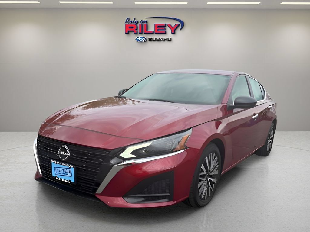 Used 2025 Nissan Altima 2.5 SV FWD image 2