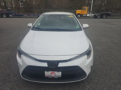 Used 2023 Toyota Corolla LE image 2