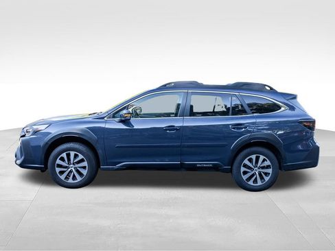 Used 2024 Subaru Outback Premium AWD/4WD image 9