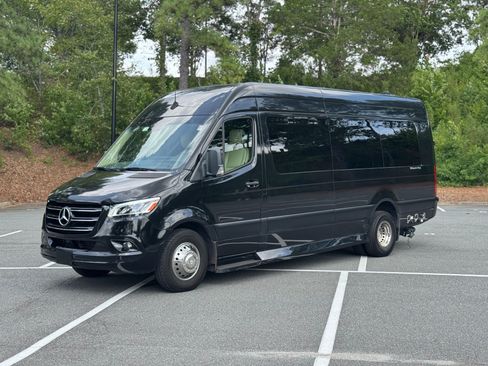 Used 2022 Mercedes-Benz Sprinter 3500 image 4