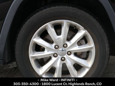 Used 2017 Jeep Cherokee Limited AWD/4WD image 4