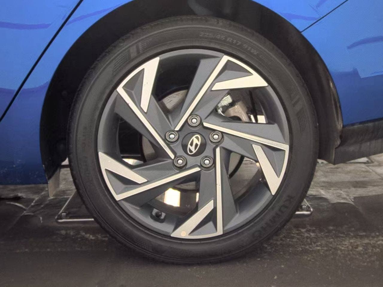 Used 2025 Hyundai Elantra Sport FWD image 10