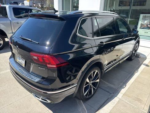 Certified 2022 Volkswagen Tiguan SEL R-Line image 6