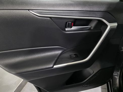 Used 2025 Toyota RAV4 XLE AWD/4WD image 11