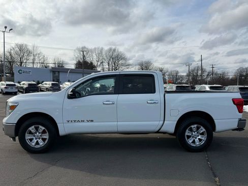 Used 2018 Nissan Titan SV image 8