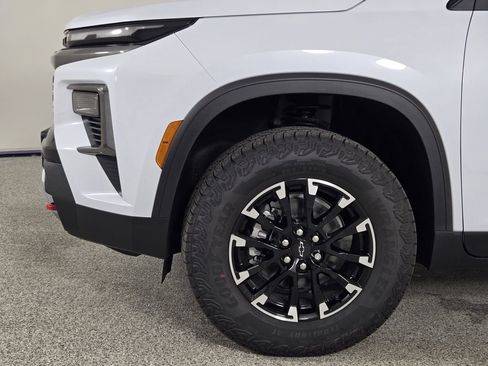 New 2026 Chevrolet Traverse Z71 w/ Driver Confidence Package AWD/4WD image 8