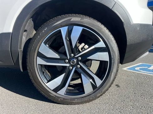 Used 2025 Volvo XC40 B5 Plus AWD/4WD image 37