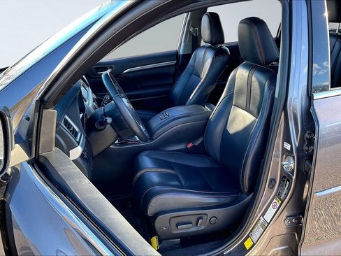 Used 2019 Toyota Highlander AWD V6 image 22