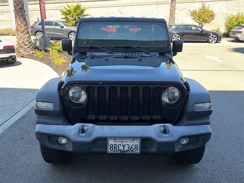 Used 2018 Jeep Wrangler Sport AWD/4WD image 3