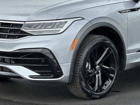 Used 2024 Volkswagen Tiguan SE R-Line AWD/4WD image 7