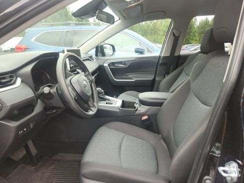 Used 2025 Toyota RAV4 XLE AWD/4WD image 10