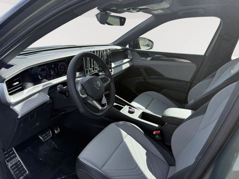 New 2026 Volkswagen Tiguan SE R-Line image 9