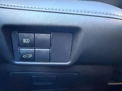 Used 2020 Toyota Highlander XLE image 16