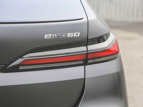 Used 2025 BMW i7 eDrive50 w/ M Sport Package image 7