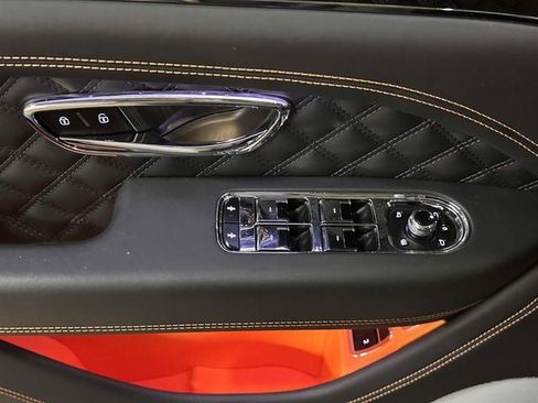 Used 2025 Bentley Bentayga S Black Edition image 16