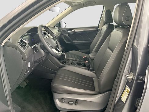 Used 2023 Volkswagen Tiguan SE FWD image 17