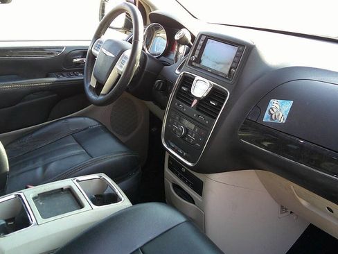 Used 2015 Chrysler Town & Country Touring-L w/ Driver Convenience Group FWD image 27