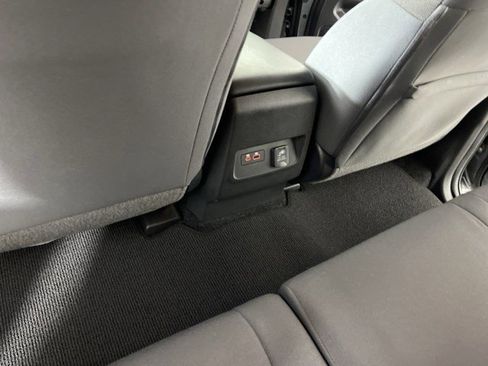 Used 2025 Nissan Frontier SV w/ SV Convenience Package RWD image 39