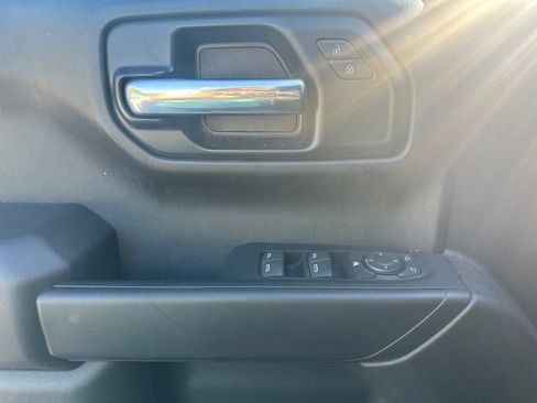 Used 2023 Chevrolet Silverado 1500 Custom AWD/4WD image 10
