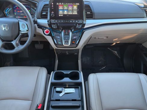 Used 2023 Honda Odyssey Touring image 16