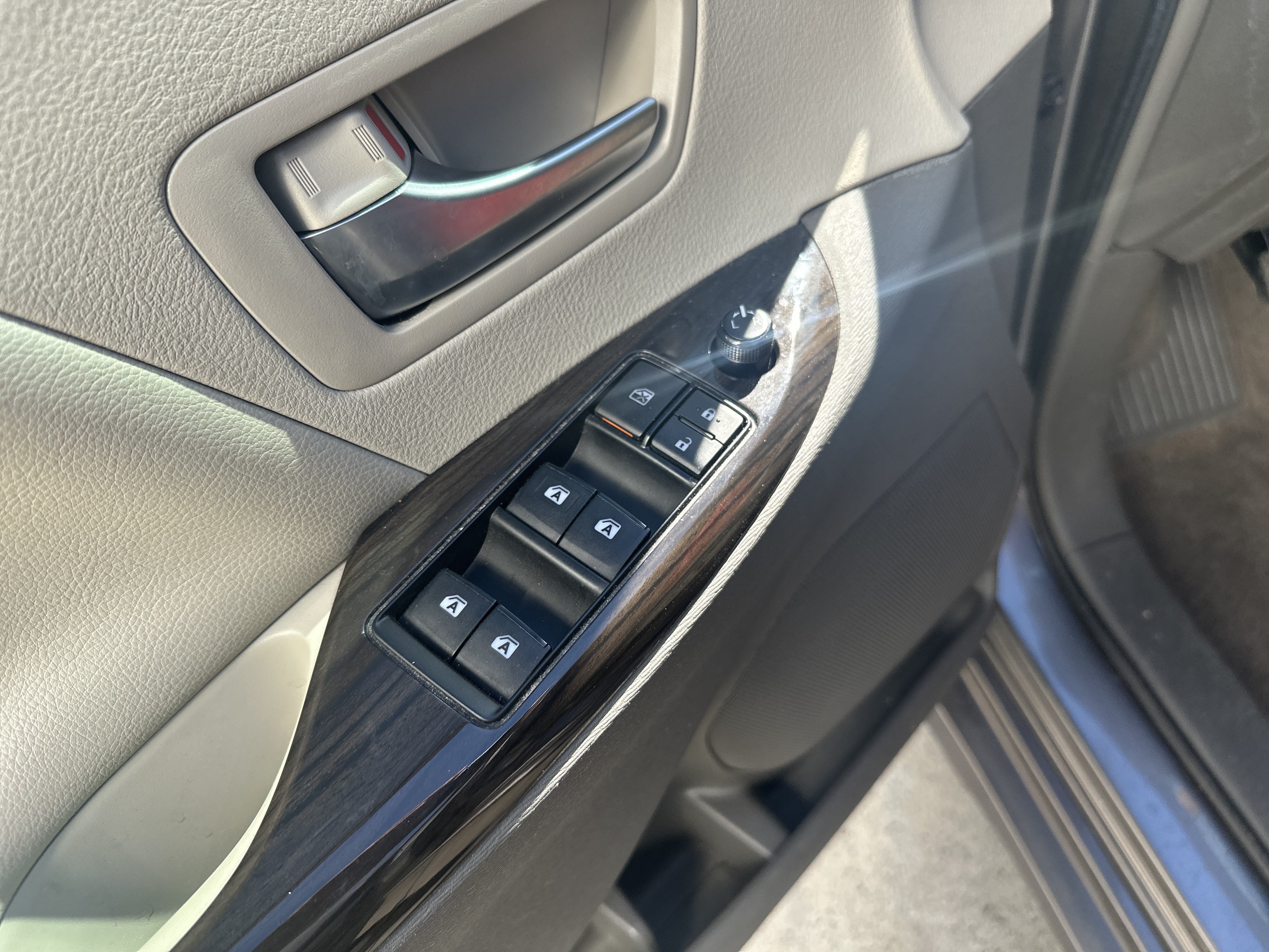 Used 2018 Toyota Sienna XLE w/ XLE Navigation Package FWD image 14