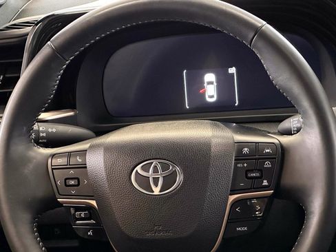 Used 2025 Toyota Crown AWD/4WD image 20
