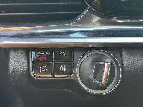 Used 2018 Porsche Panamera 4 image 32