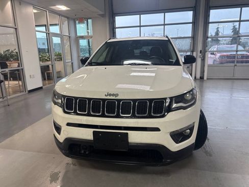 Used 2017 Jeep Compass Latitude FWD image 16