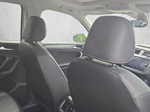 Used 2023 Volkswagen Tiguan SE w/ Panoramic Sunroof Package FWD image 23