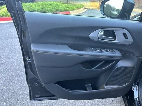 New 2026 Chrysler Pacifica Limited w/ S Appearance Package FWD image 10