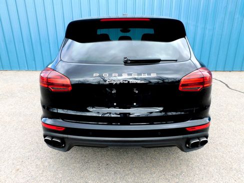 Used 2015 Porsche Cayenne Turbo image 4