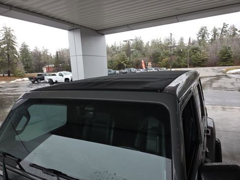 Used 2020 Jeep Wrangler Unlimited Sahara image 37