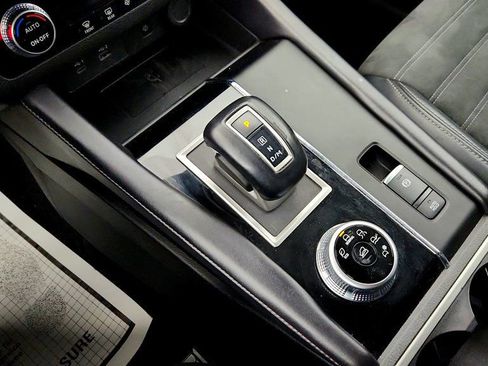 Used 2024 Mitsubishi Outlander SE image 14