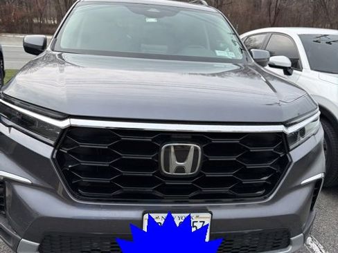 Used 2023 Honda Pilot Touring image 1