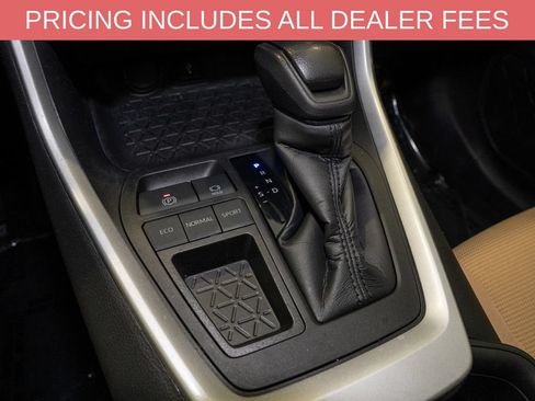 Used 2021 Toyota RAV4 LE FWD image 14