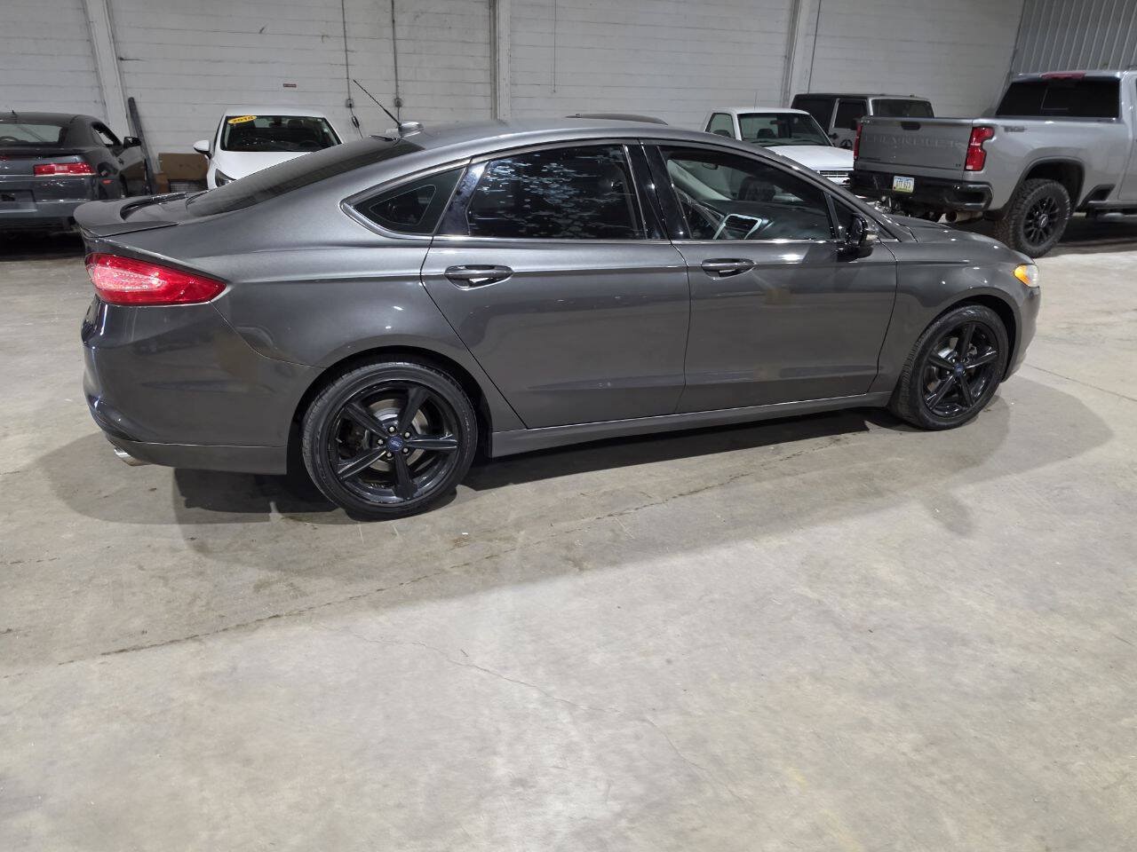Used 2016 Ford Fusion SE FWD image 12