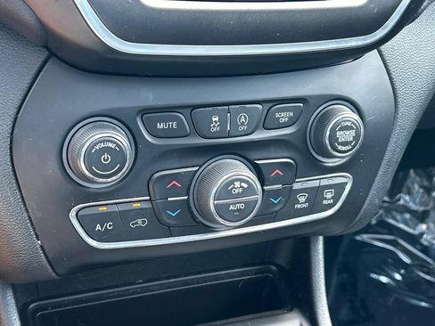 Used 2022 Jeep Cherokee Trailhawk w/ Sun, Sound & Nav Group AWD/4WD image 35