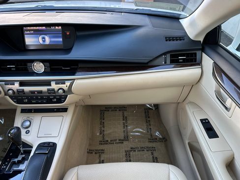 Used 2014 Lexus ES 350 w/ Premium Package image 29